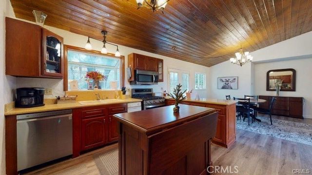 621 Arth Drive, Crestline, CA 92325