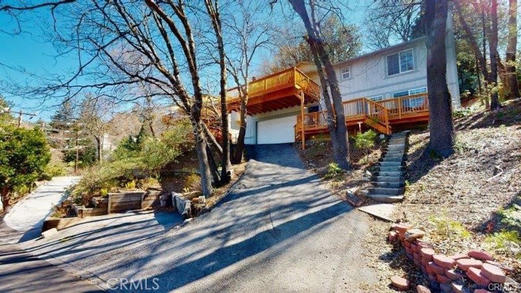 621 Arth Drive, Crestline, CA 92325