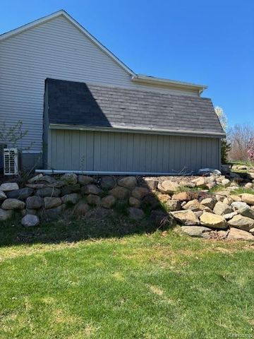 9440 Apple Court, Tyrone Township, MI 48430