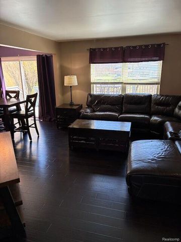 9440 Apple Court, Tyrone Township, MI 48430