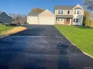 9440 Apple Court, Tyrone Township, MI 48430