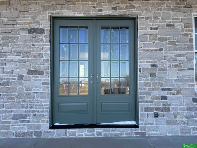 22569 Crestline Circle, Gretna, NE 68028