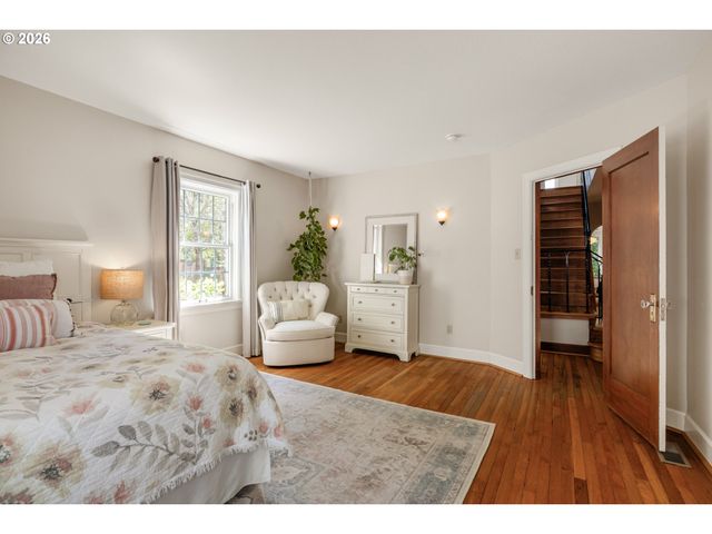 626 Sw COMUS Ct, Portland, OR 97219