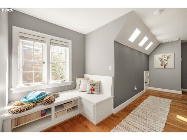 626 Sw COMUS Ct, Portland, OR 97219