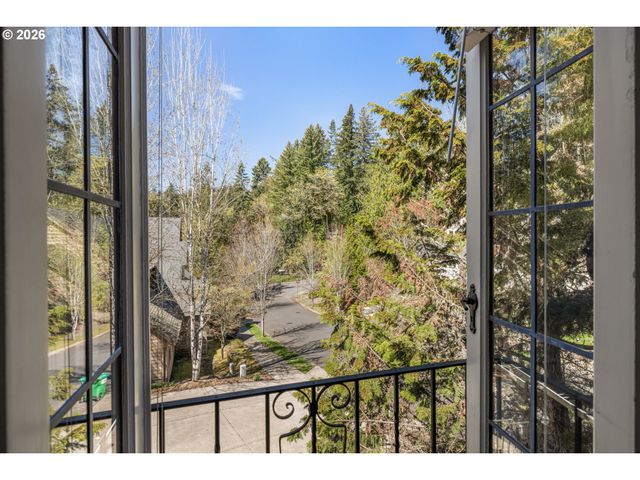 626 Sw COMUS Ct, Portland, OR 97219