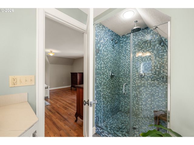 626 Sw COMUS Ct, Portland, OR 97219