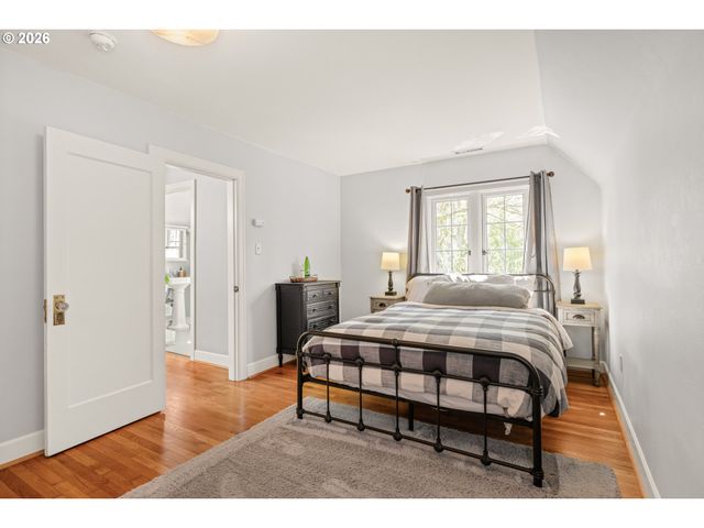 626 Sw COMUS Ct, Portland, OR 97219