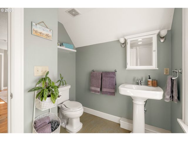 626 Sw COMUS Ct, Portland, OR 97219