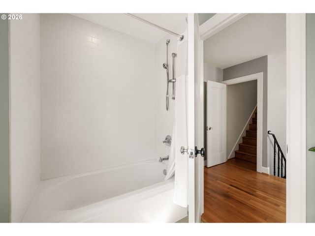 626 Sw COMUS Ct, Portland, OR 97219