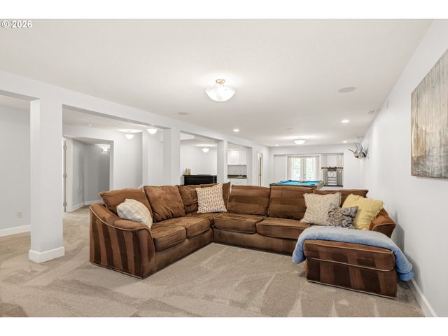 626 Sw COMUS Ct, Portland, OR 97219