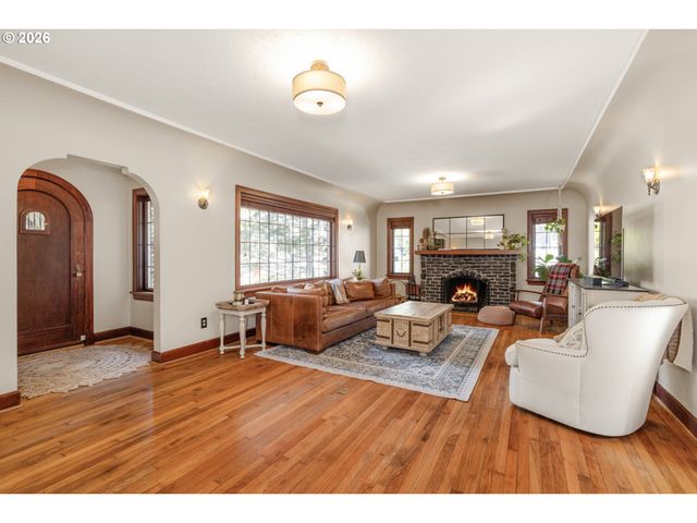 626 Sw COMUS Ct, Portland, OR 97219