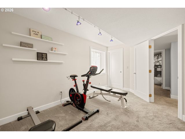 626 Sw COMUS Ct, Portland, OR 97219