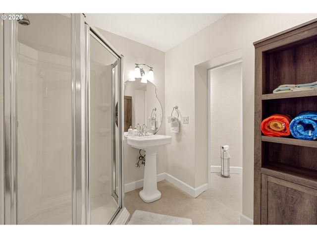 626 Sw COMUS Ct, Portland, OR 97219