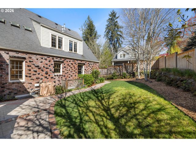 626 Sw COMUS Ct, Portland, OR 97219