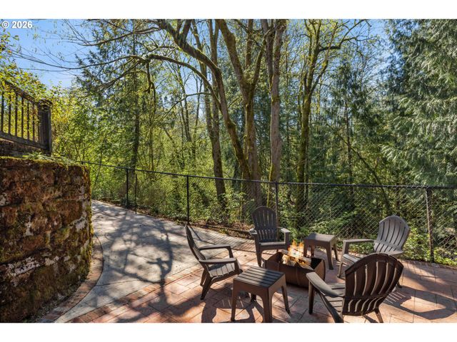 626 Sw COMUS Ct, Portland, OR 97219