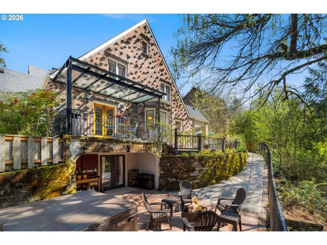 626 Sw COMUS Ct, Portland, OR 97219