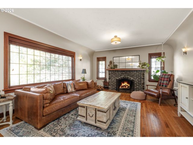 626 Sw COMUS Ct, Portland, OR 97219