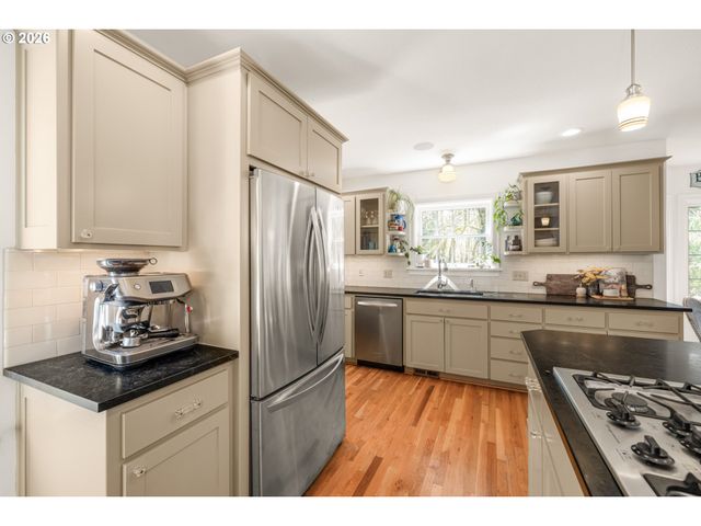 626 Sw COMUS Ct, Portland, OR 97219