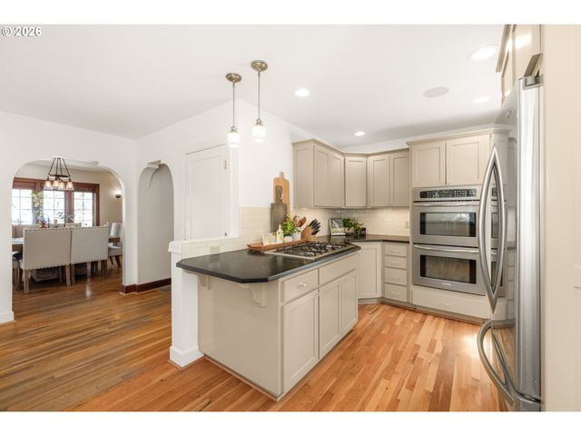 626 Sw COMUS Ct, Portland, OR 97219