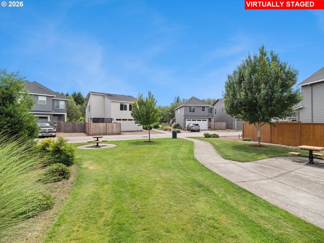 841 S 26TH Ave, Cornelius, OR 97113