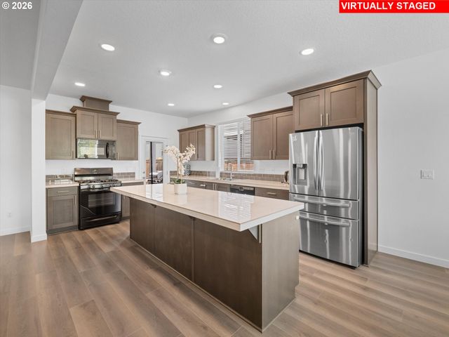 841 S 26TH Ave, Cornelius, OR 97113