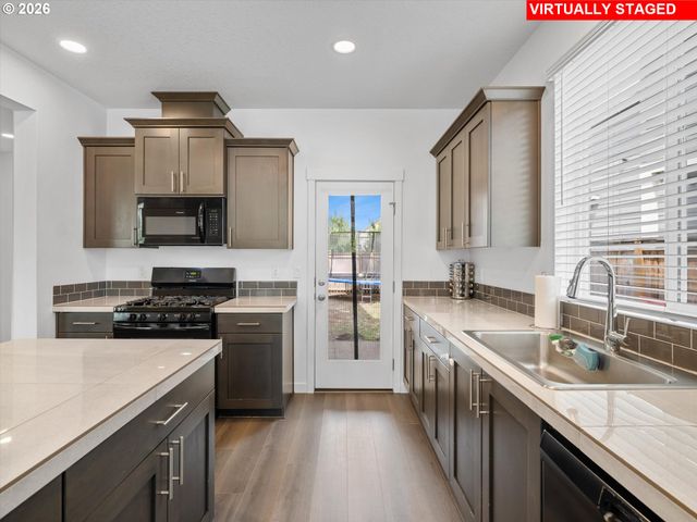 841 S 26TH Ave, Cornelius, OR 97113