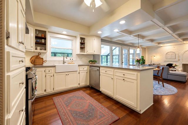N63W29813 Woodfield COURT, Hartland, WI 53029