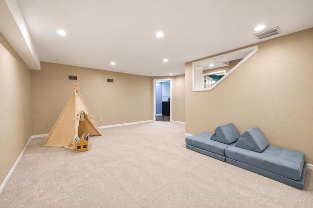 N63W29813 Woodfield COURT, Hartland, WI 53029