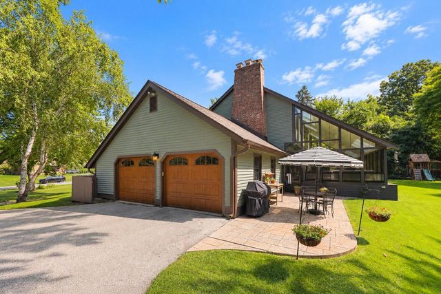 N63W29813 Woodfield COURT, Hartland, WI 53029