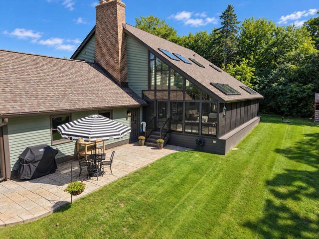 N63W29813 Woodfield COURT, Hartland, WI 53029
