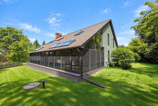 N63W29813 Woodfield COURT, Hartland, WI 53029