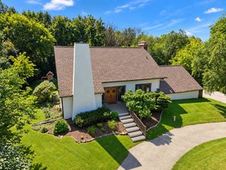 N63W29813 Woodfield COURT, Hartland, WI 53029