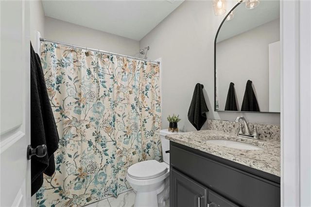 916 N Hickory Drive, Tonganoxie, KS 66086