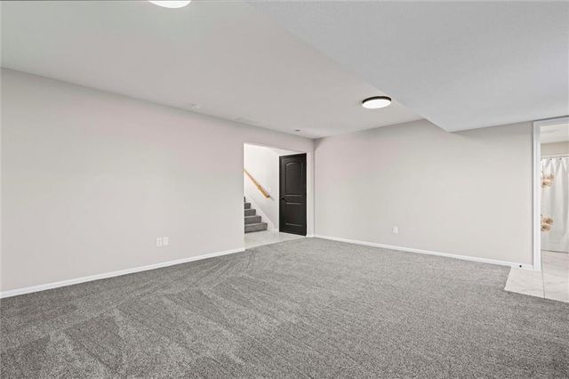 916 N Hickory Drive, Tonganoxie, KS 66086