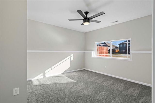 916 N Hickory Drive, Tonganoxie, KS 66086