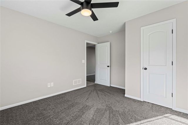 916 N Hickory Drive, Tonganoxie, KS 66086