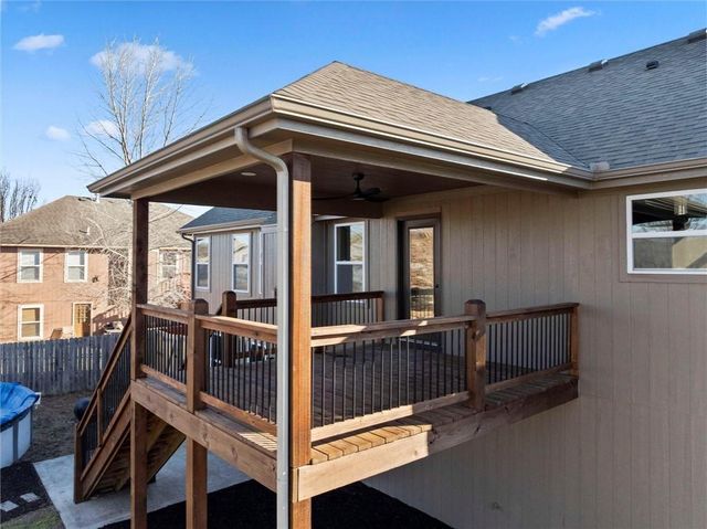 916 N Hickory Drive, Tonganoxie, KS 66086