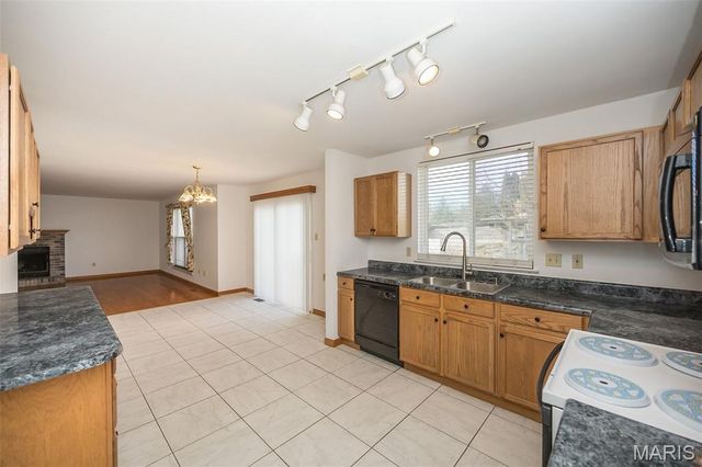 5850 Birchmont Place Drive, St Louis, MO 63129