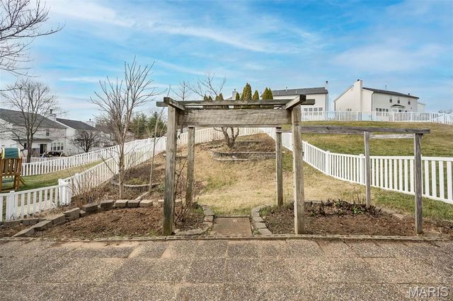 5850 Birchmont Place Drive, St Louis, MO 63129