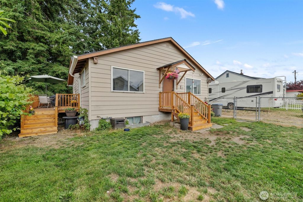 1301 Humphrey Avenue W, Bremerton, WA 98312