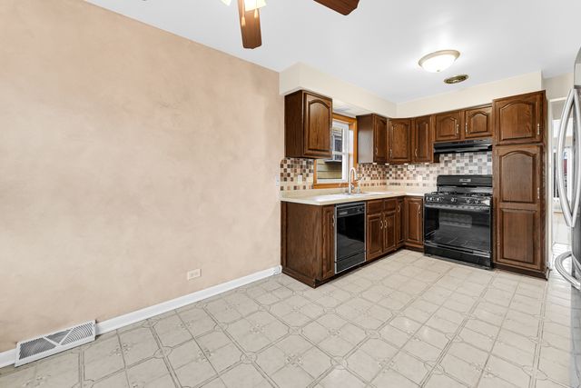 7723 Melvina Avenue, Burbank, IL 60459