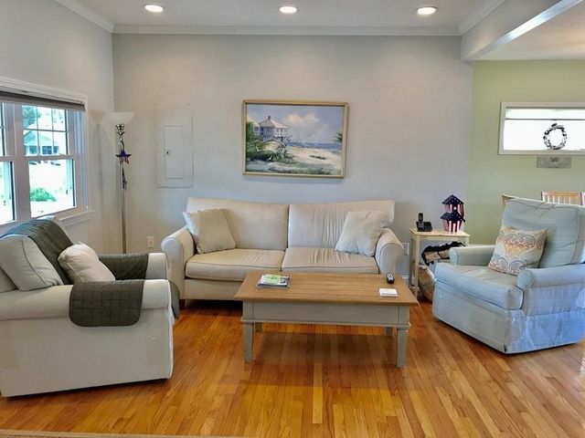 37 R Street Winter Rental FEB to june, Hull, MA 02045