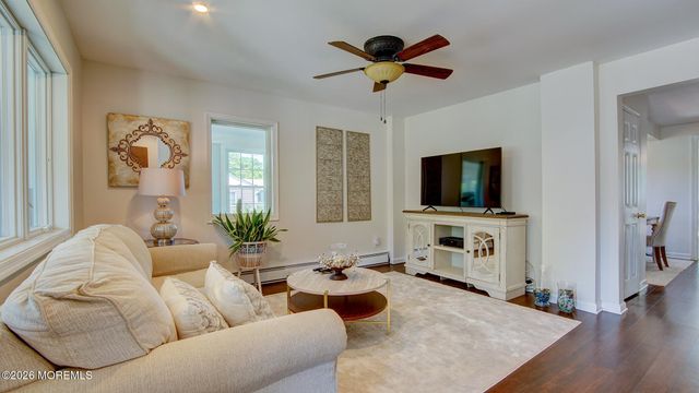 25 Lake Avenue, Helmetta, NJ 08828