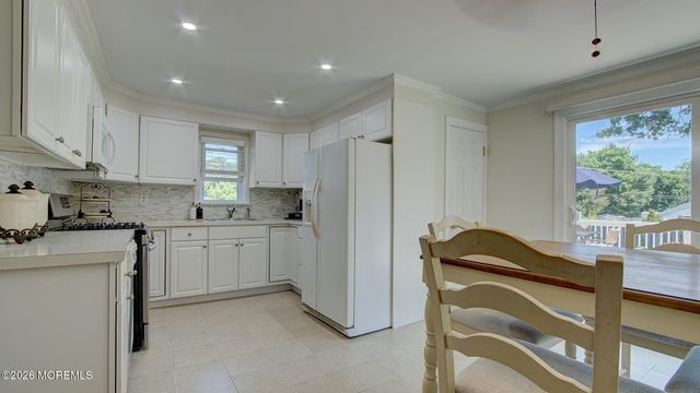25 Lake Avenue, Helmetta, NJ 08828