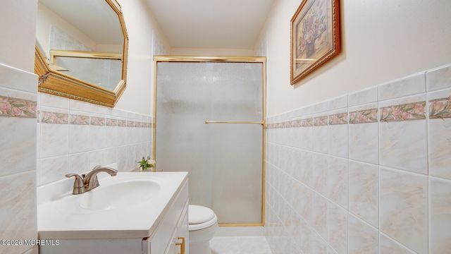 25 Lake Avenue, Helmetta, NJ 08828