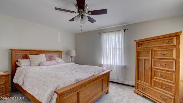 25 Lake Avenue, Helmetta, NJ 08828