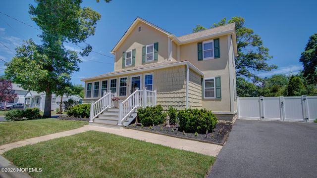 25 Lake Avenue, Helmetta, NJ 08828