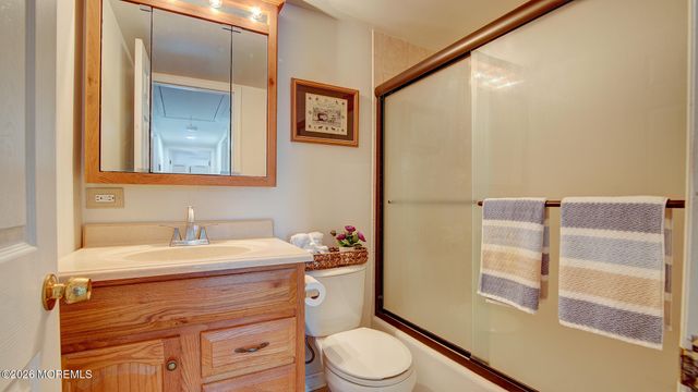 25 Lake Avenue, Helmetta, NJ 08828