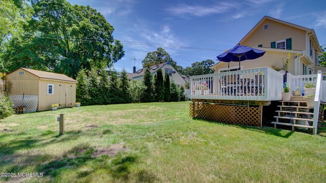 25 Lake Avenue, Helmetta, NJ 08828