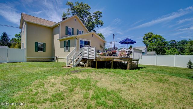 25 Lake Avenue, Helmetta, NJ 08828